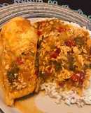 Arroz blanco con pechuga en salsa