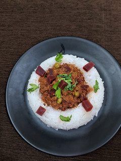 A picture of Beetroot - green peas curry.