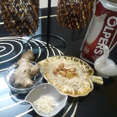 A picture of Adrak (Ginger) r sujhi (samoline)ka halwa.