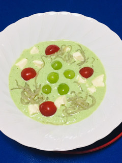 Una foto de Sopa Fría Con Uva Verde, Tofu, Konnyaku, Espinaca, apio!