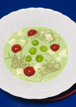 Una foto de Sopa Fría Con Uva Verde, Tofu, Konnyaku, Espinaca, apio!