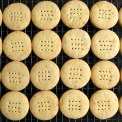 A picture of Banana Shortbread Cookies.
