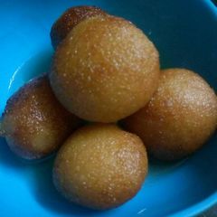 A picture of Bread gulab jamun.