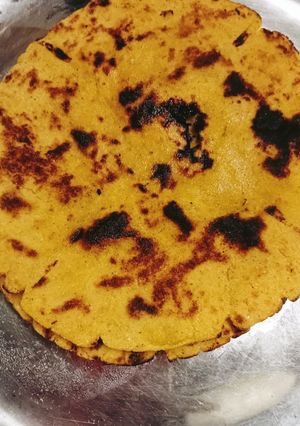 A picture of Makki ki roti.