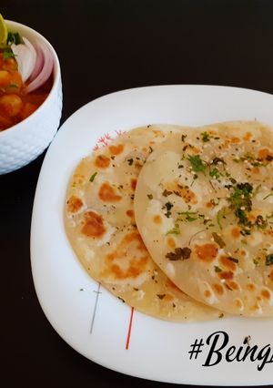 A picture of Kulcha-Chole.