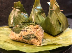 รูปของ ห่อหมกหัวปลีเนื้อไก่บด Banana Flower Recipe