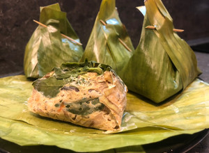 รูปของ ห่อหมกหัวปลีเนื้อไก่บด Banana Flower Recipe