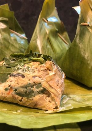 รูปของ ห่อหมกหัวปลีเนื้อไก่บด Banana Flower Recipe