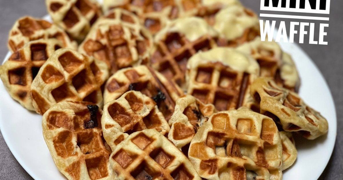 Brunette va ikkita xoroz