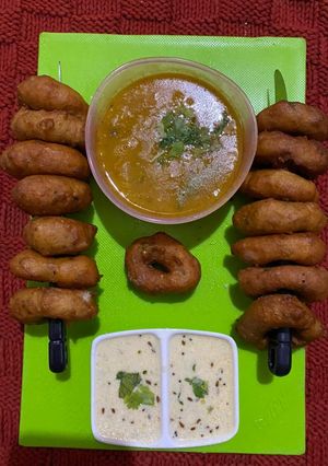 મેંદુવડા (menduvda recipe in gujarati) રેસીપી મુખ્ય ફોટો