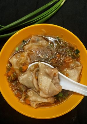વૉન્ટોન સૂપ (Wonton Soup Recipe In Gujarati) રેસીપી મુખ્ય ફોટો