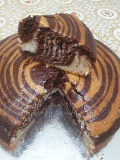 ચોકલેટ મારબલ કેક (Chocolate Marble Cake Recipe In Gujarati) રેસીપી મુખ્ય ફોટો