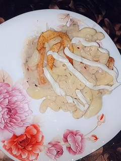 A picture of Plain white sauce pasta 🍝 with fries 🍟.