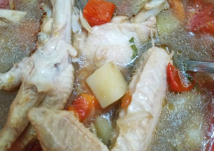 Sop ayam (dengan bumbu instant Bamboe)