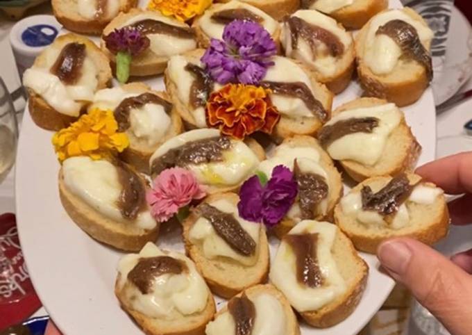 Crostini Mozzarella und Sardellen Rezept von ClauPxx🇦🇹 - Cookpad
