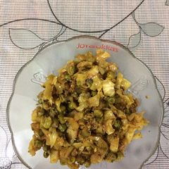 A picture of Cabbage with green peas.