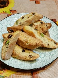 Foto di Cantucci con uvetta sultanina e pistacchio