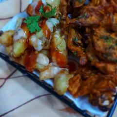 A picture of Potato wedges.
