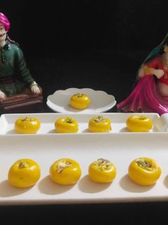 કેસર મેંગો પેંડા(Kesar Mango Peda Recipe In Gujarati) રેસીપી મુખ્ય ફોટો
