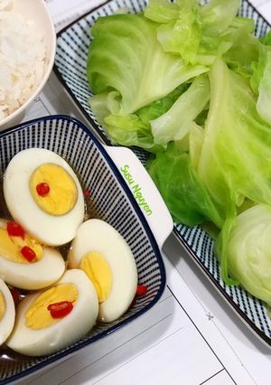 Hình của món Trứng luộc chấm bắp cải.