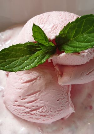A picture of Rasberry ice cream dessert.