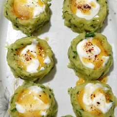รูปของ Pure kentang yoğurt (yoğurtlu patates çanağı)