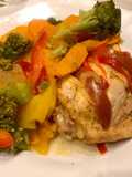 Pollo con vegetales sabroso y lleno de sabor!