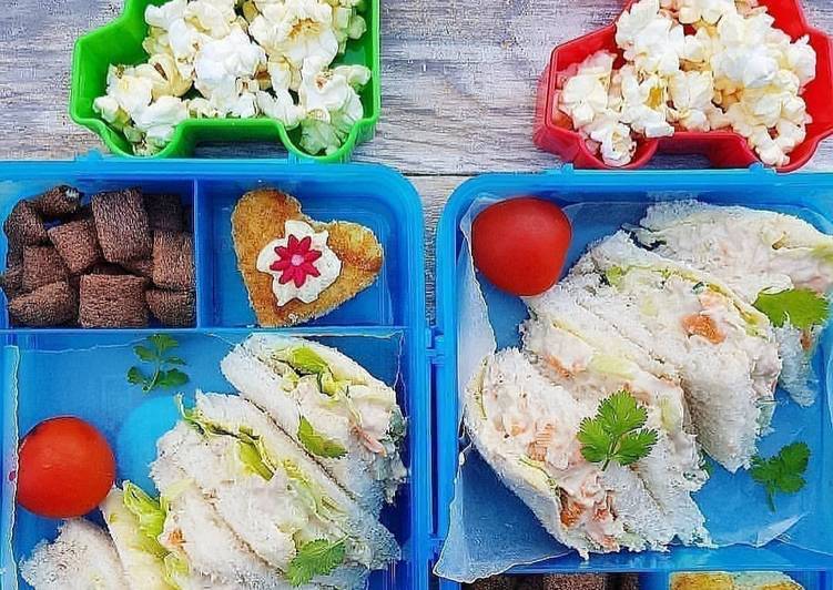 Steps to Make Any-night-of-the-week Tuna and mayo sandwiches