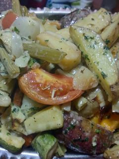 Una foto de Vegetales al horno con crema y pesto