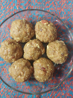 મેથી ના લાડુ (Methi Ladoo Recipe In Gujarati) રેસીપી મુખ્ય ફોટો