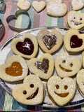 Biscotti di pasta frolla cuori innamorati