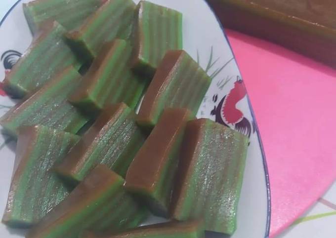 Kue lapis pandan coklat