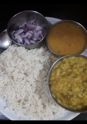 चावल और पीली दाल (chawal aur pili dal recipe in Hindi) रेसिपी मुख्य फोटो