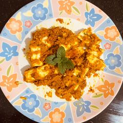 A picture of Paneer tikka masala.