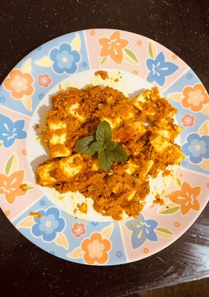 A picture of Paneer tikka masala.