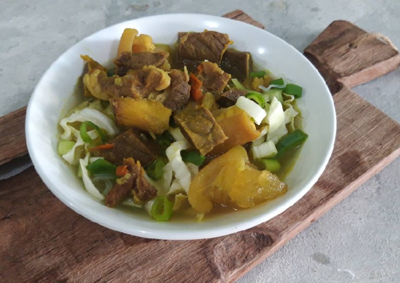SOTO DAGING KOMPLIT (Daging, Kikil, Paru)