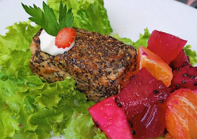 Grill black pepper tuna and mix fruit salad