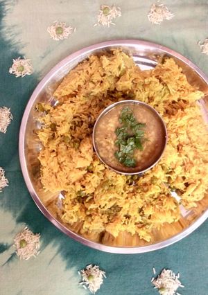 A picture of Matar Pulao with Urad Dal.