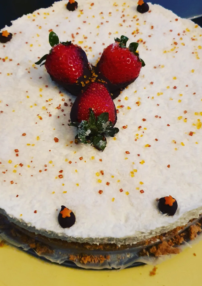 Una foto de Tarta de queso de lima y coco sin horno