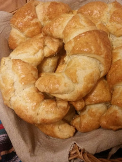 Φωτογραφία της συνταγής Κρουασάν (Croissant) με 4 υλικά!!!!