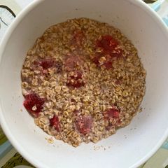 A picture of Strawberry overnight oats 🍓.
