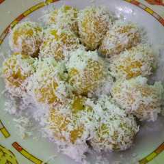 A picture of Klepon labu kuning.