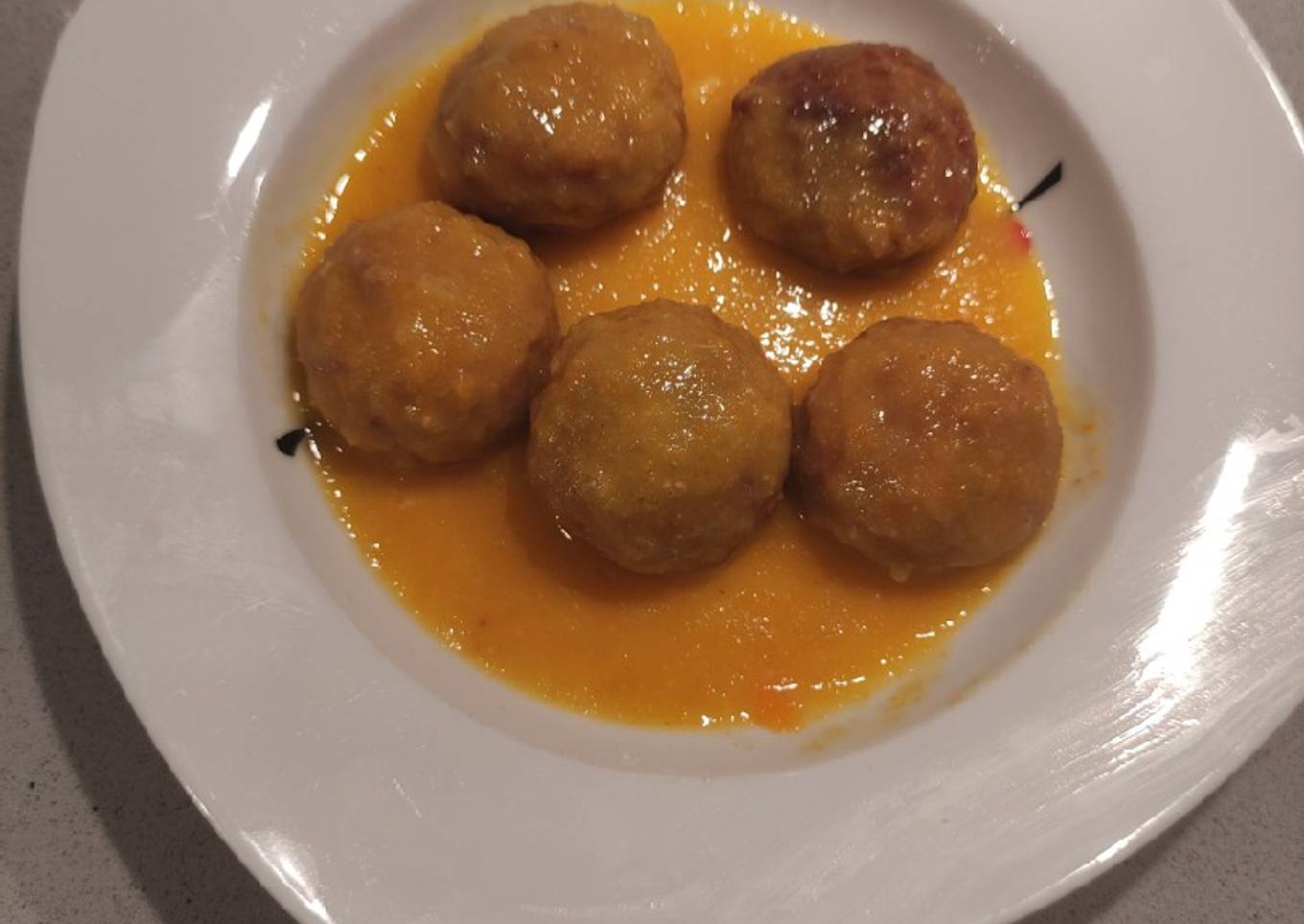 Albóndigas en salsa tradicional