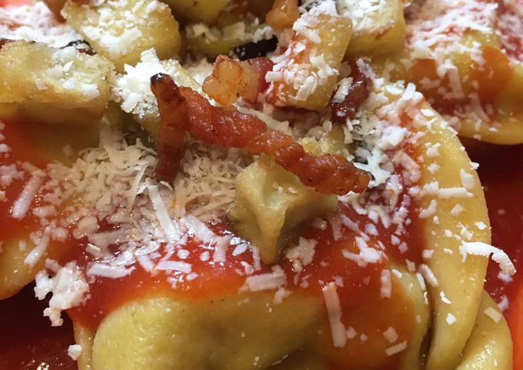 Tortelloni ripieni alla Norma con guanciale e ricotta salata