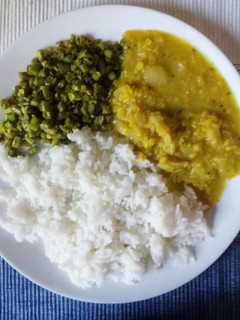 A picture of Cabbage Kootu and long beans curry.