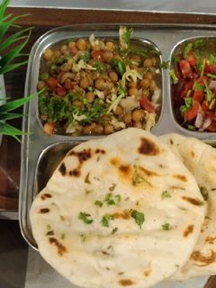 छोले कुलचे (chole kulche recipe in Hindi) रेसिपी मुख्य फोटो