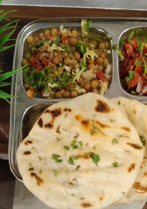 छोले कुलचे (chole kulche recipe in Hindi) रेसिपी मुख्य फोटो