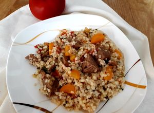 O poză a rețetei Mușchiuleț de vită cu bulgur, morcov și praz.