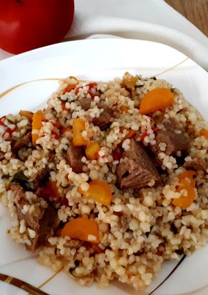 O poză a rețetei Mușchiuleț de vită cu bulgur, morcov și praz.