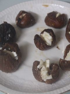 Una foto de Higos hidratados rellenos de queso fresco